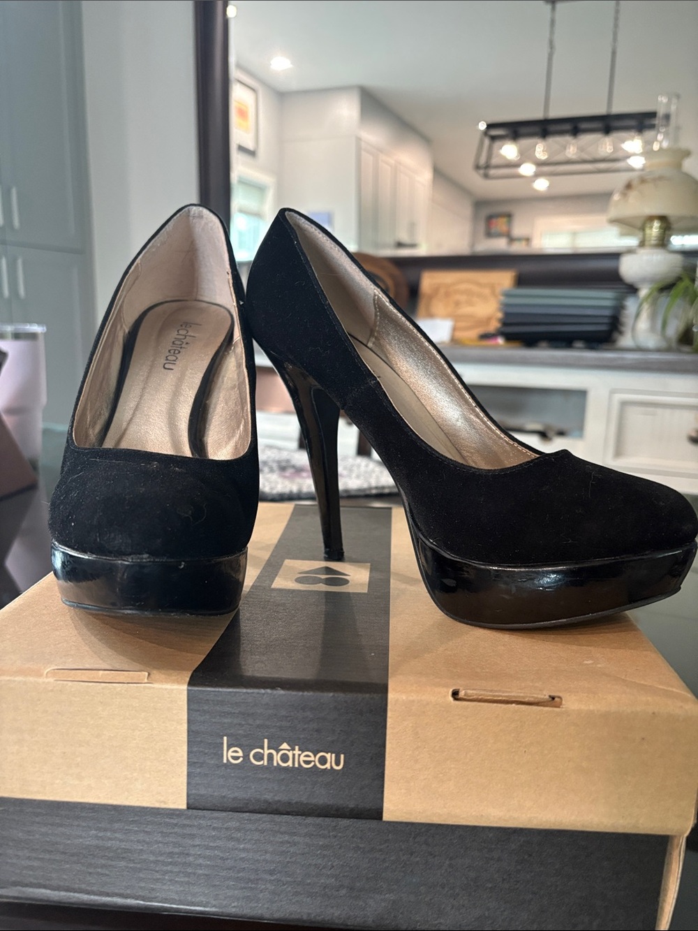 Le Chateau velvet stilettos SZ 8 👠